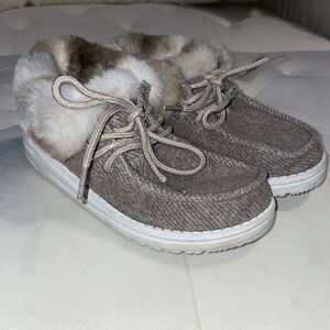 Girls Hey Dudes - 13